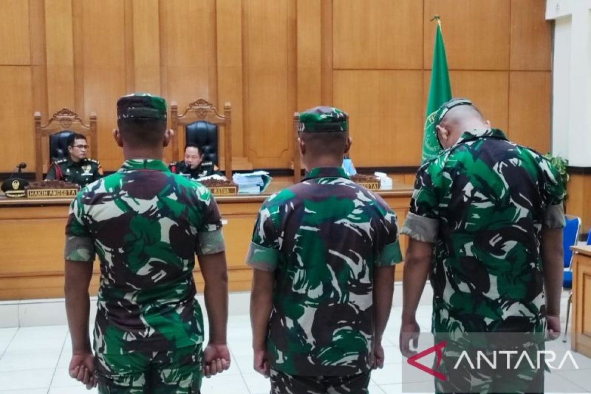 Hakim vonis seumur hidup dan pecat tiga oknum TNI pembunuh Imam Masykur