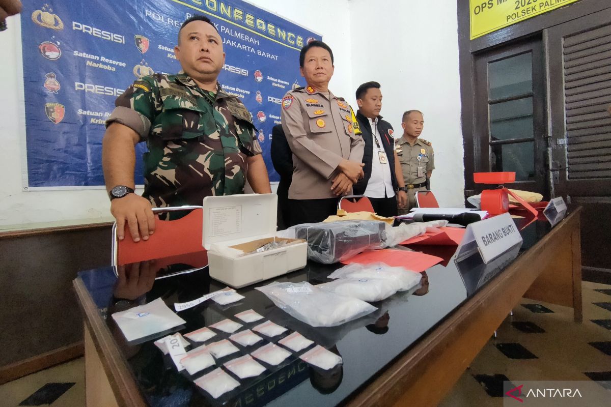 Polisi tangkap pengedar ganja di Jakarta Barat