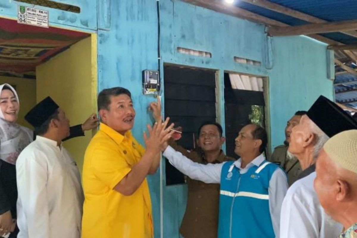 210 rumah tangga di Batam dapat sambungan listrik gratis