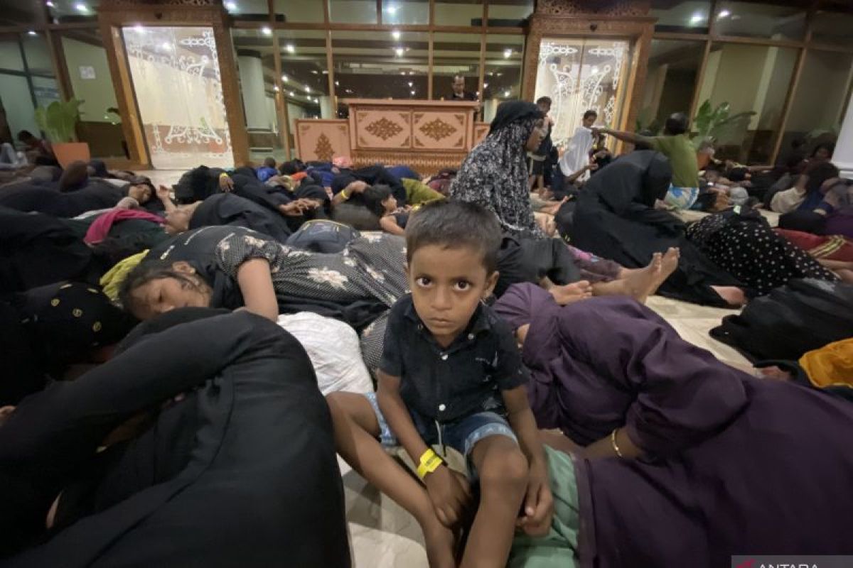 135 Rohingya tak jadi nginap di kantor gubernur Aceh