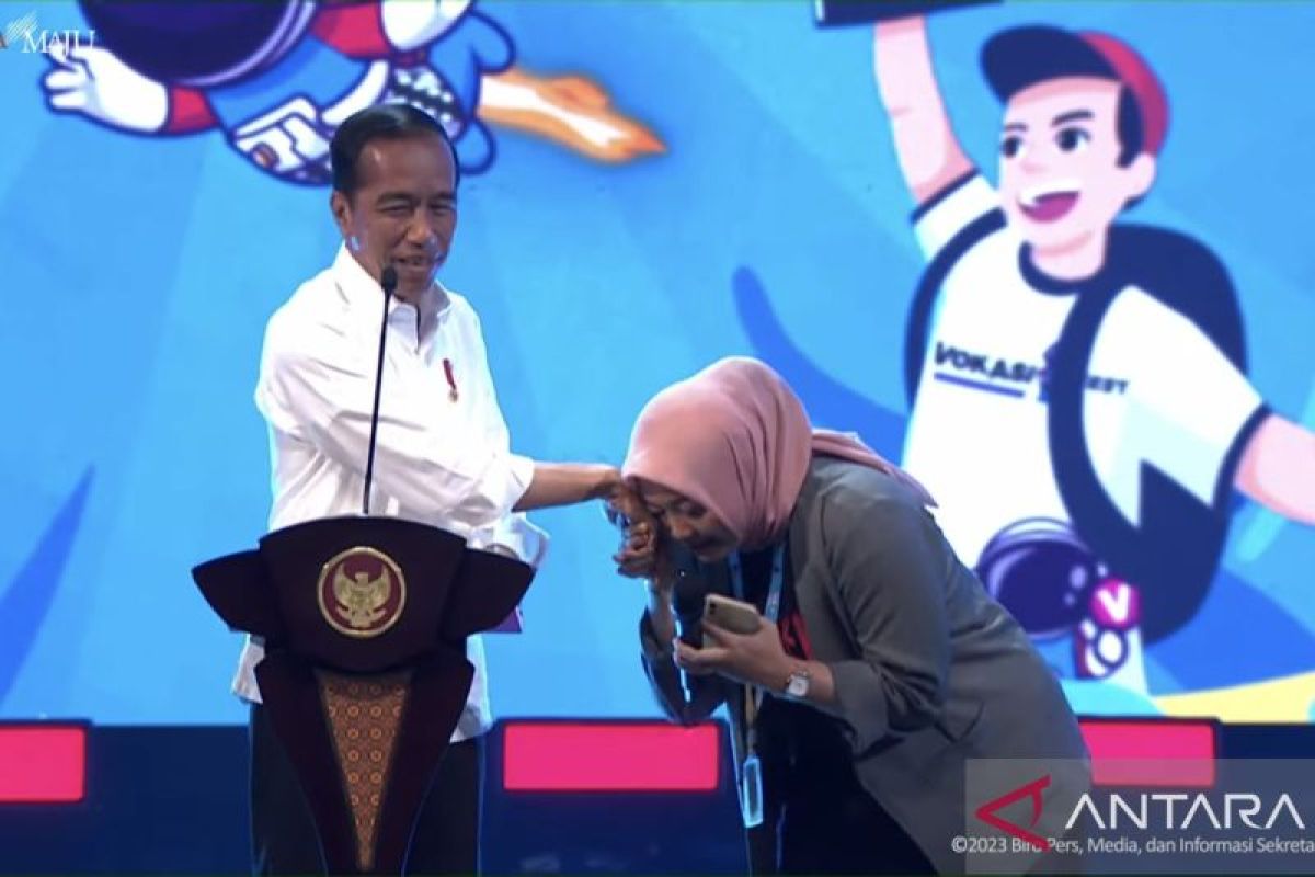 Jokowi sebut KIP Kuliah jamin biaya 900 ribu mahasiswa