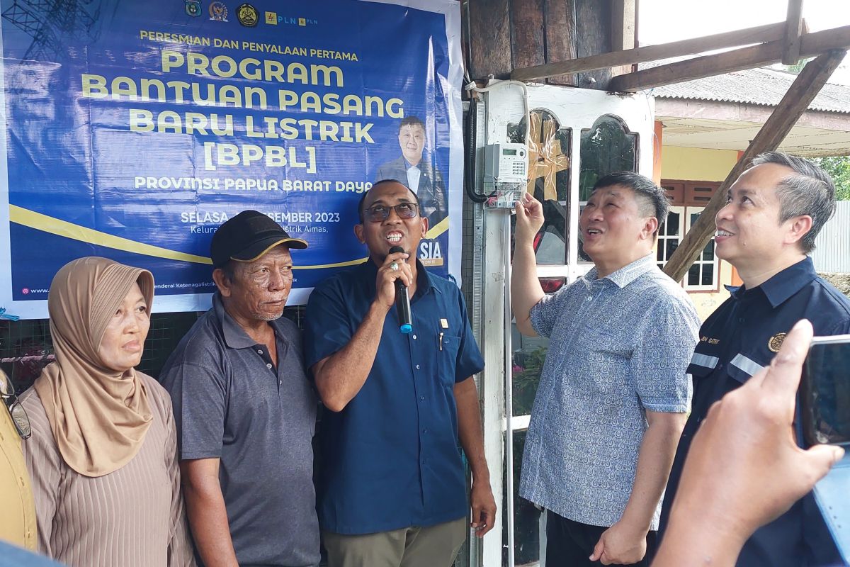 Kementerian ESDM pasang listrik gratis pada 1.500 rumah warga PBD