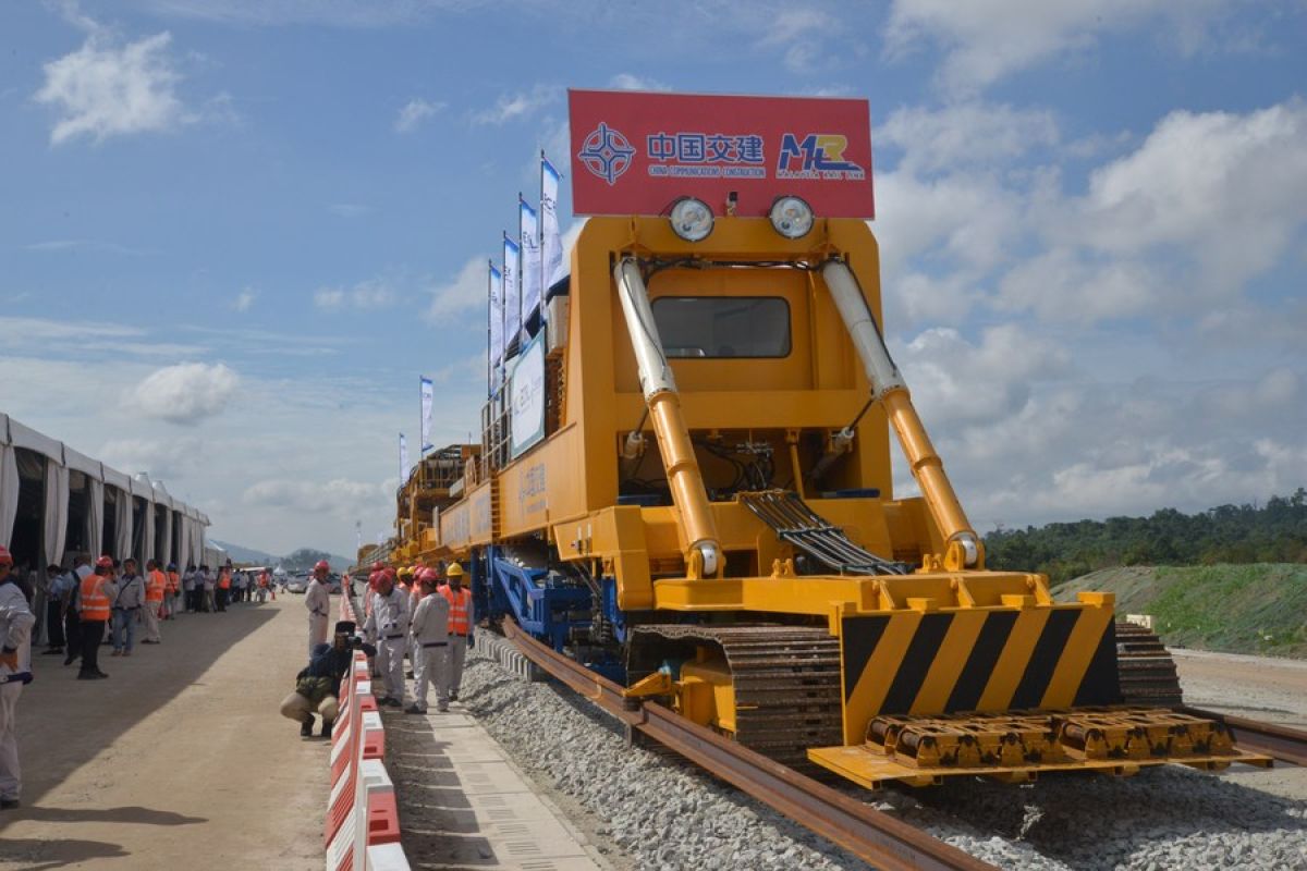 Peletakan rel megaproyek jalur kereta di Malaysia resmi dimulai