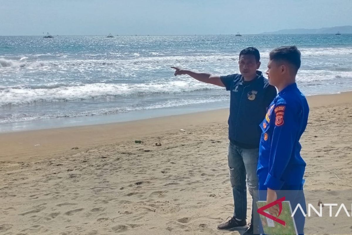 Tim SAR selamatkan seorang pelajar asal Bogor tenggelam di Pantai Istana Presiden