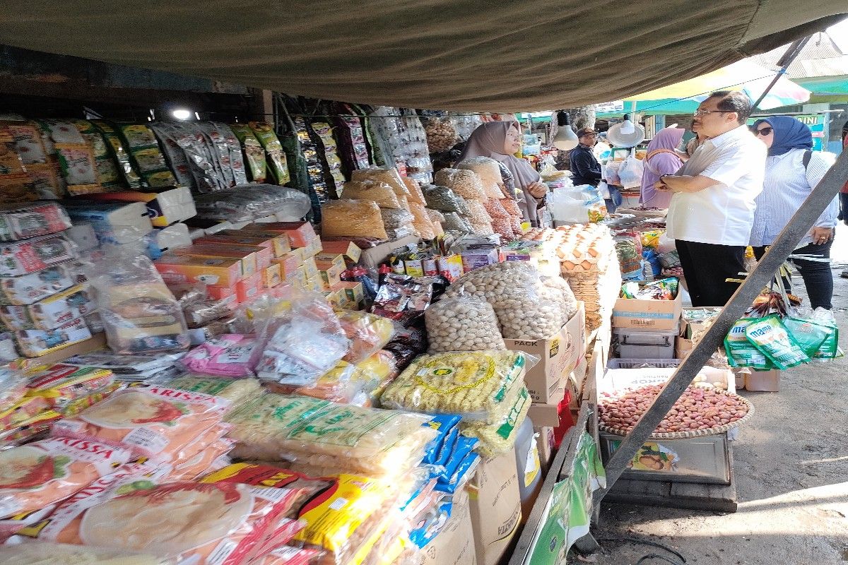Cek harga pangan, Teras Narang kunjungi pasar di Kobar dan Sukamara