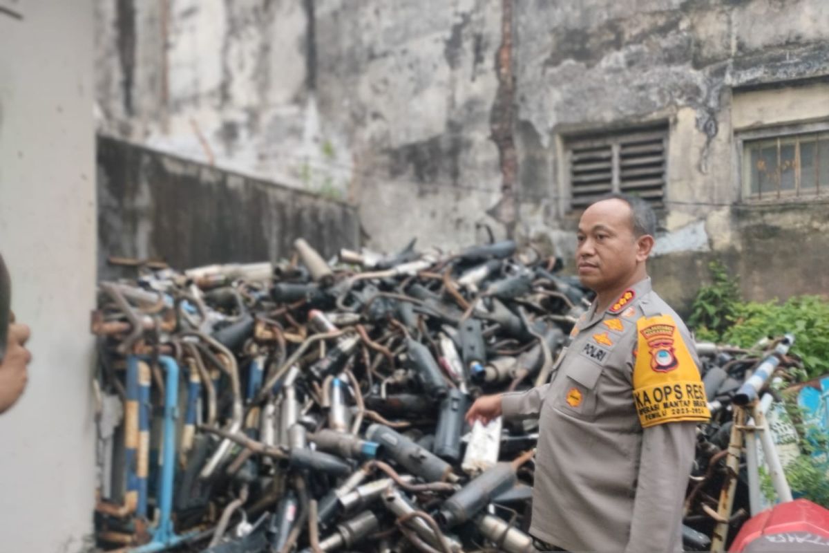 Polrestabes Makassar menyita 4.895 buah knalpot brong kendaraan