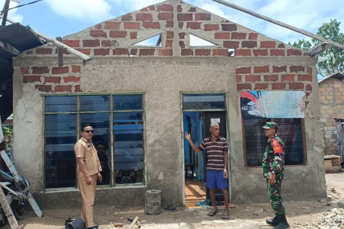 Satu rumah rusak berat akibat angin puting beliung di Tablolong Kupang