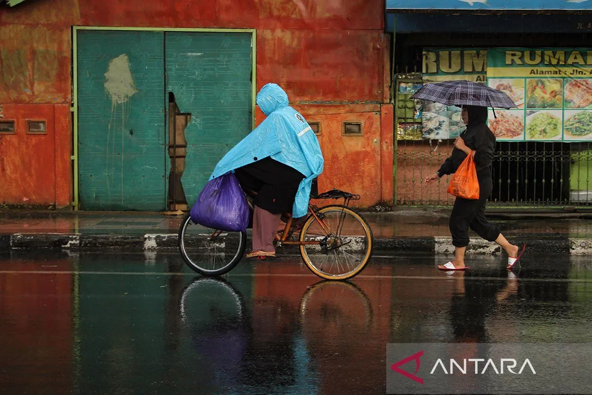Hari Kamis, BMKG perkirakan 10 wilayah di RI berpotensi hujan ringan