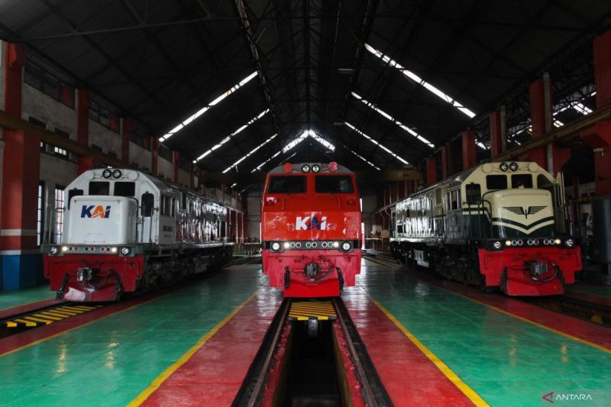 Daop 8 Surabaya siapkan 62 lokomotif dan 331 kereta pada Natal-Tahun Baru