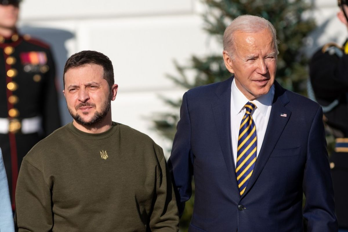Biden tegaskan perlunya Kongres setujui bantuan untuk Ukraina
