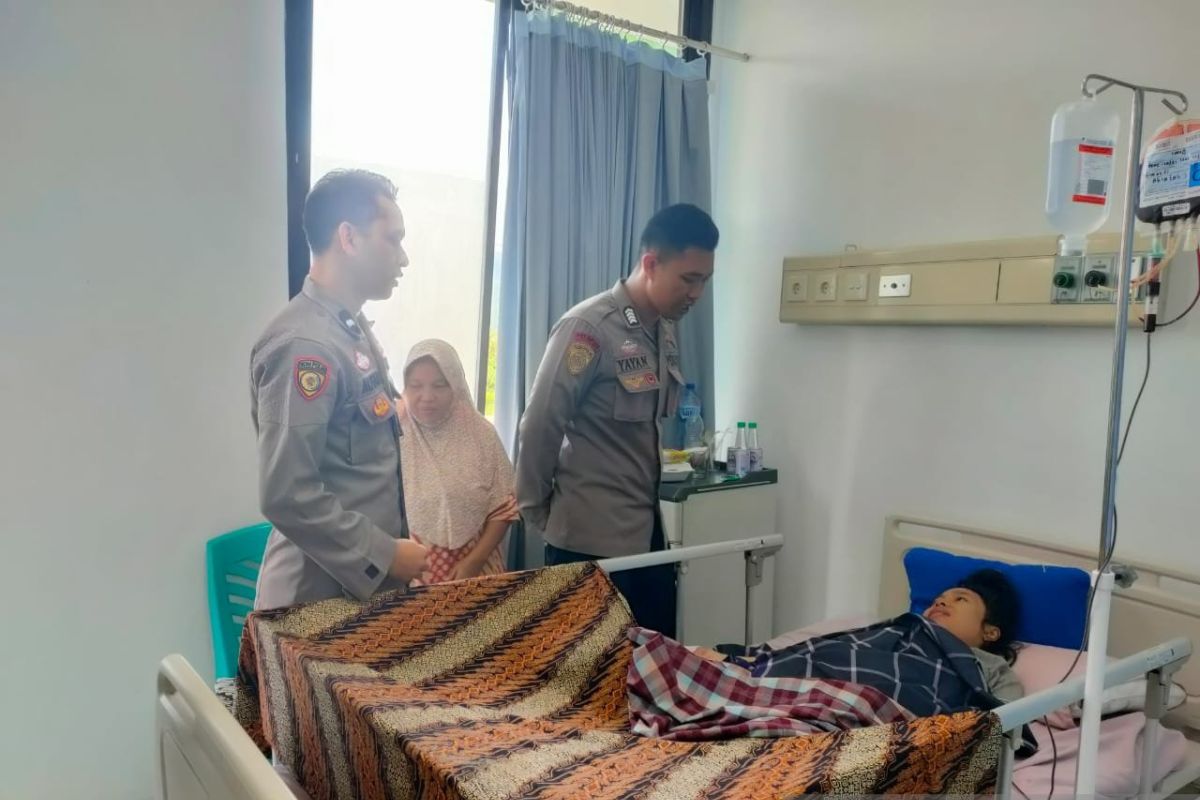 Polres Padang Panjang berikan trauma healing 2 korban erupsi Marapi di RSUD