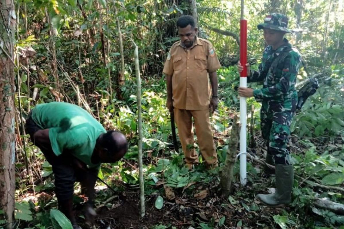 Satgas Pamtas RI-PNG dampingi tim BNPP melakukan pemetaan batas wilayah