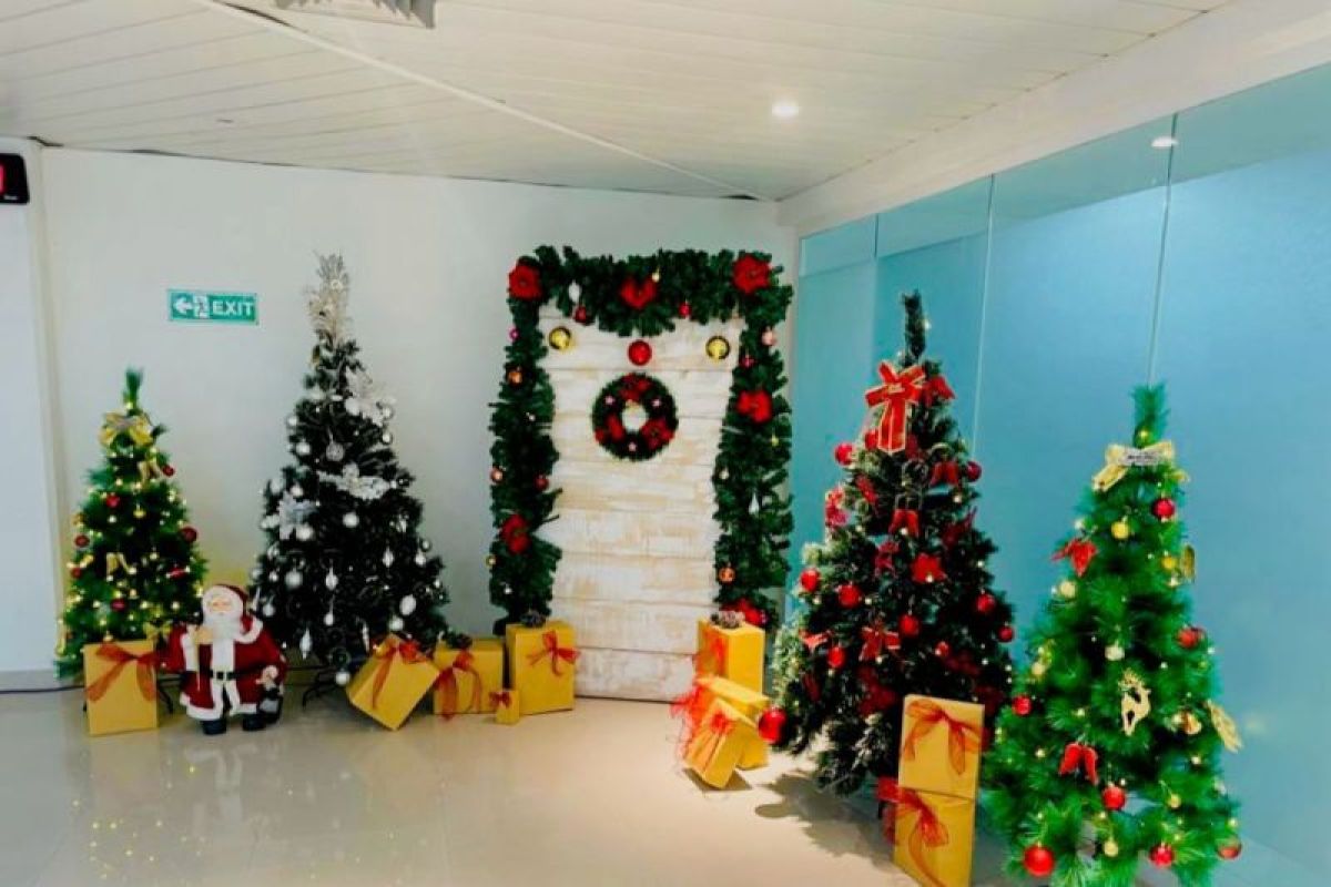 Angkasa Pura I menghadirkan suasana Natal di Bandara Pattimura