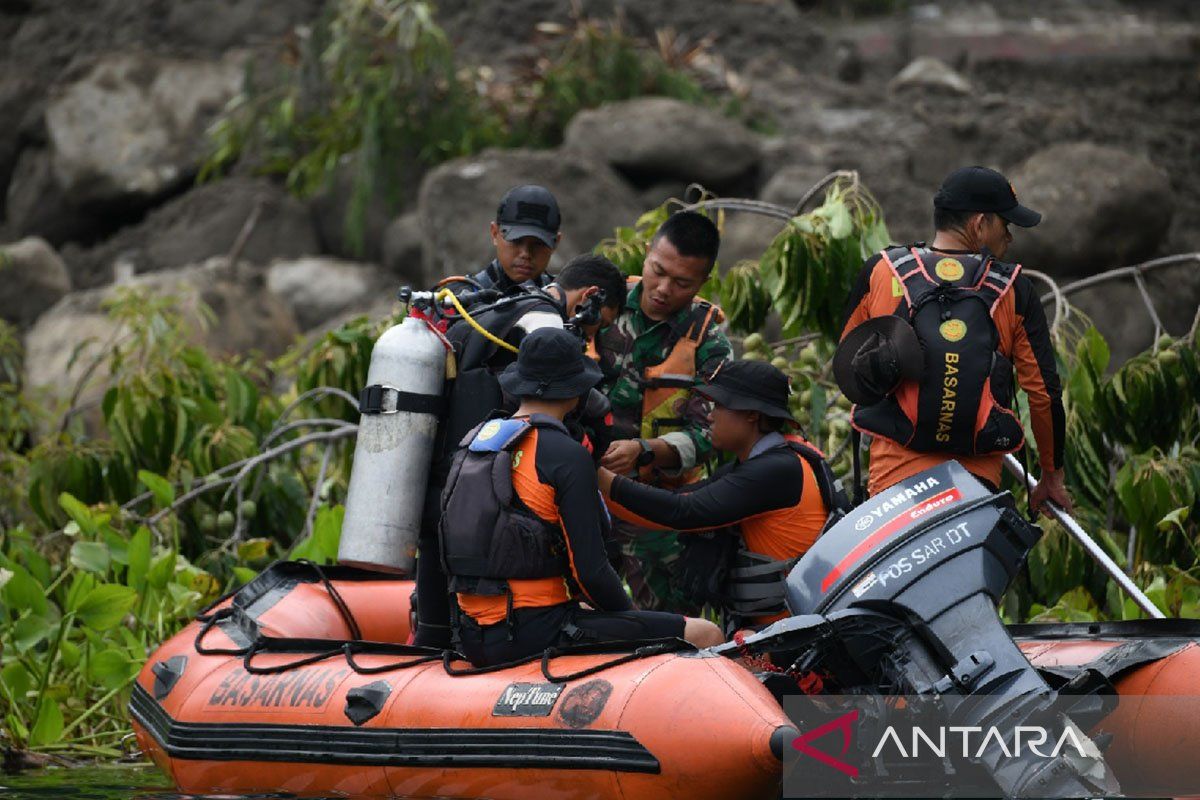 Basarnas turunkan delapan penyelam untuk  cari korban banjir di Humbang Husundutan