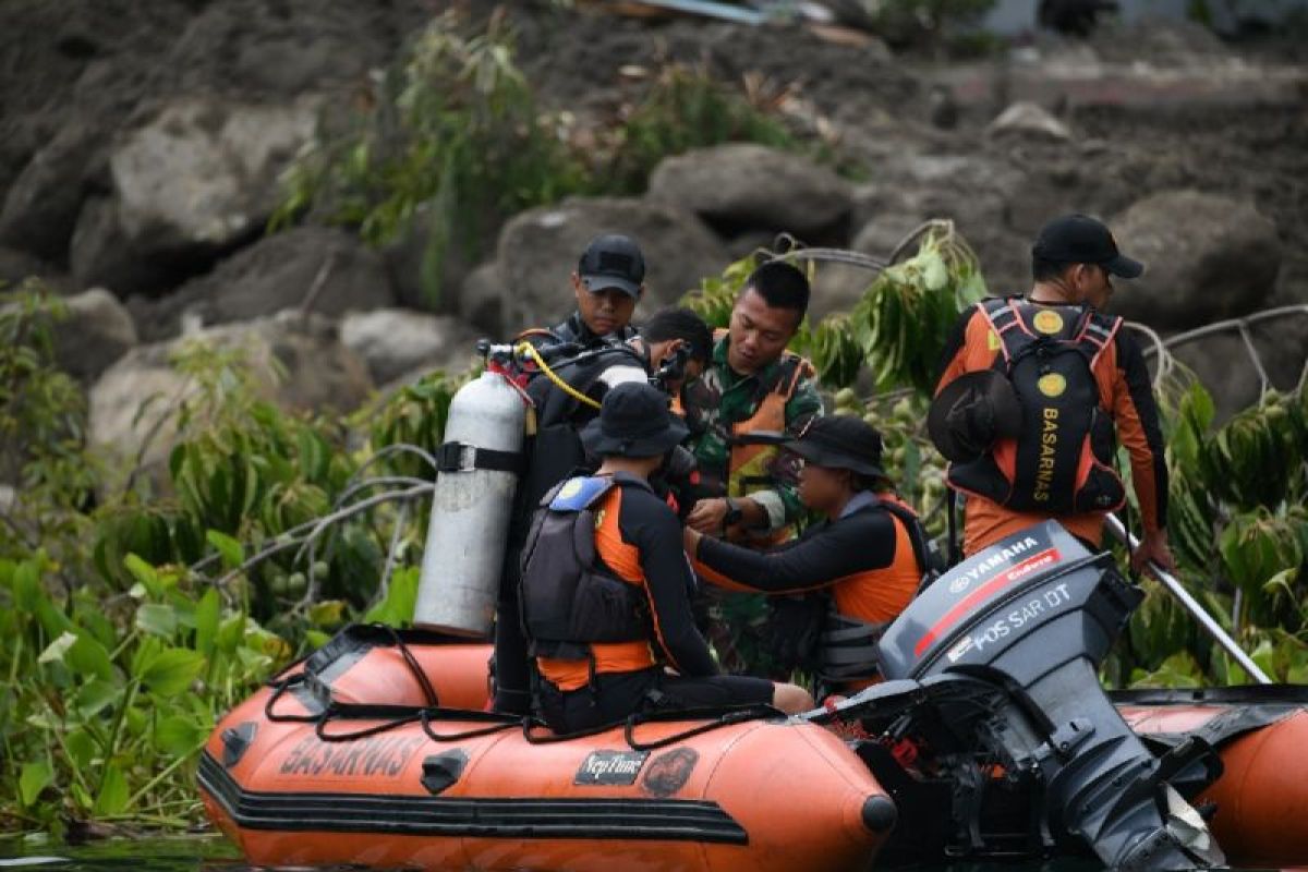 Basarnas kirim penyelam dari Bengkulu bantu pencarian korban banjir di Humbang Hasundutan
