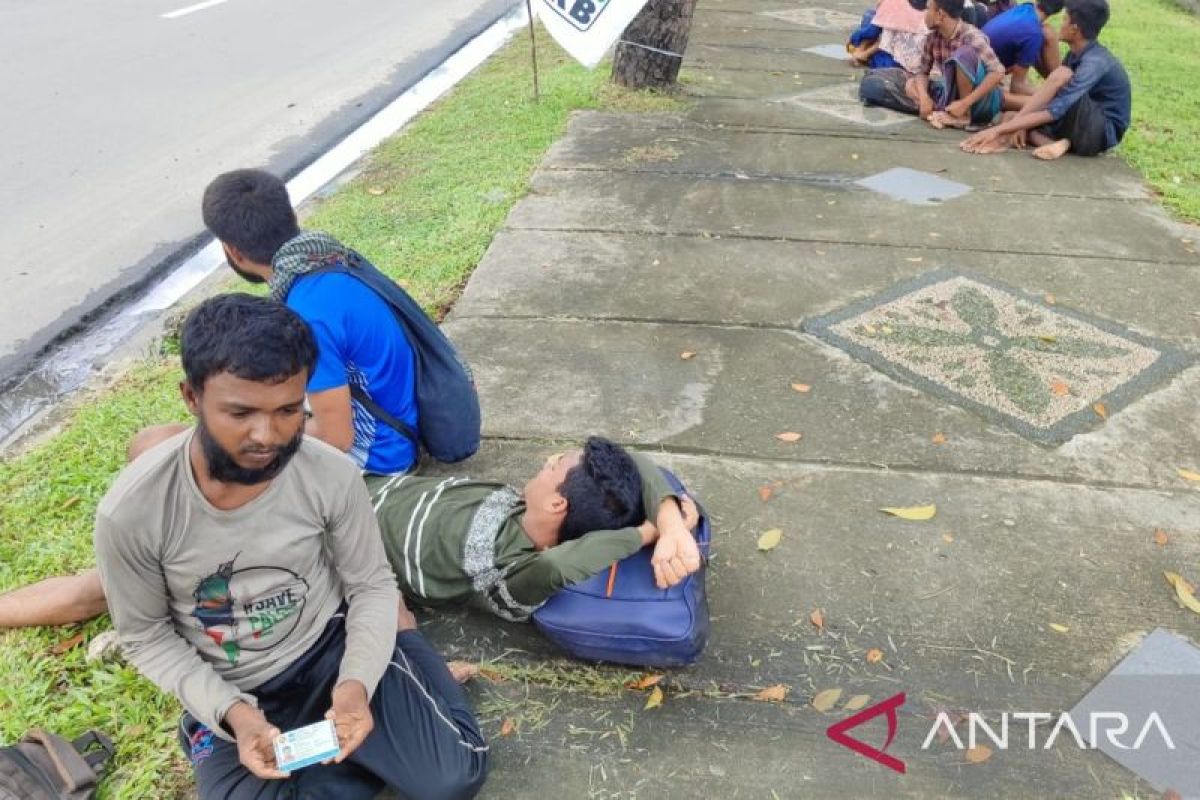 Belasan pengungsi Rohingya terlantar di Pekanbaru