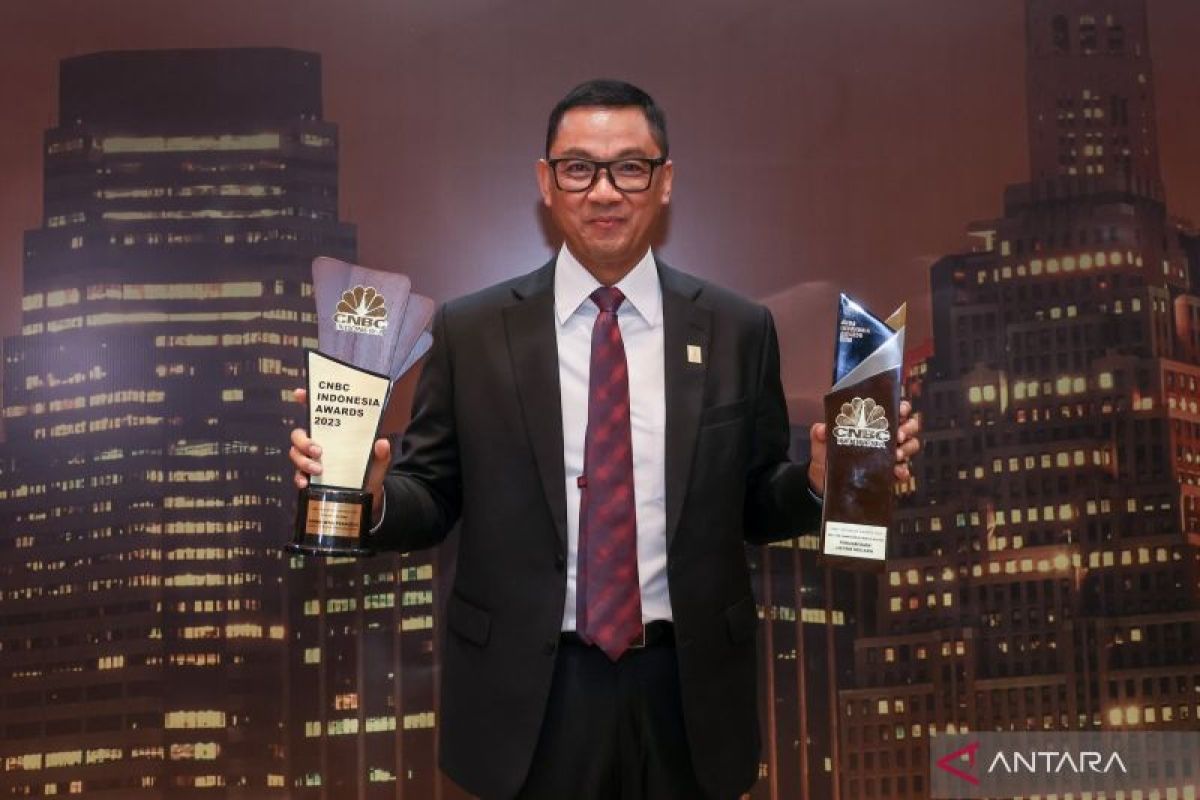 Dirut PLN Darmawan Prasodjo kembali dinobatkan jadi CEO Of The Year