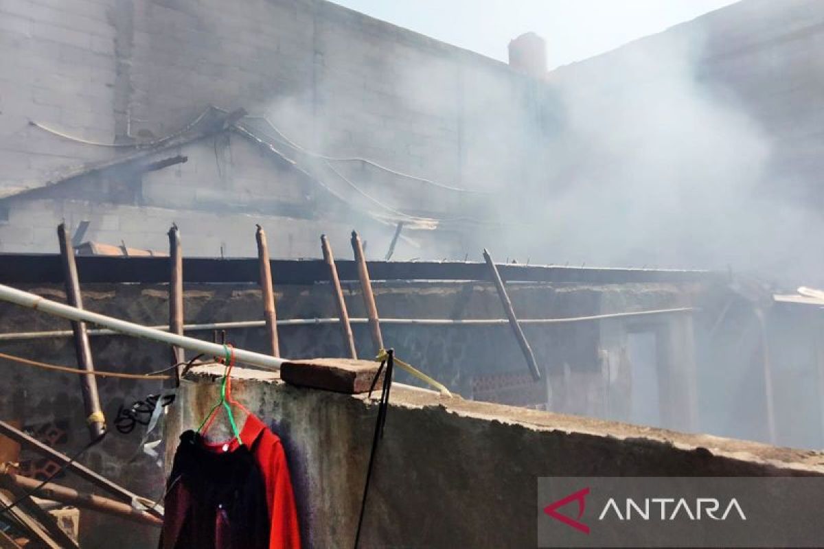 Satu orang tewas dan tiga luka berat akibat kebakaran di Tegal Alur