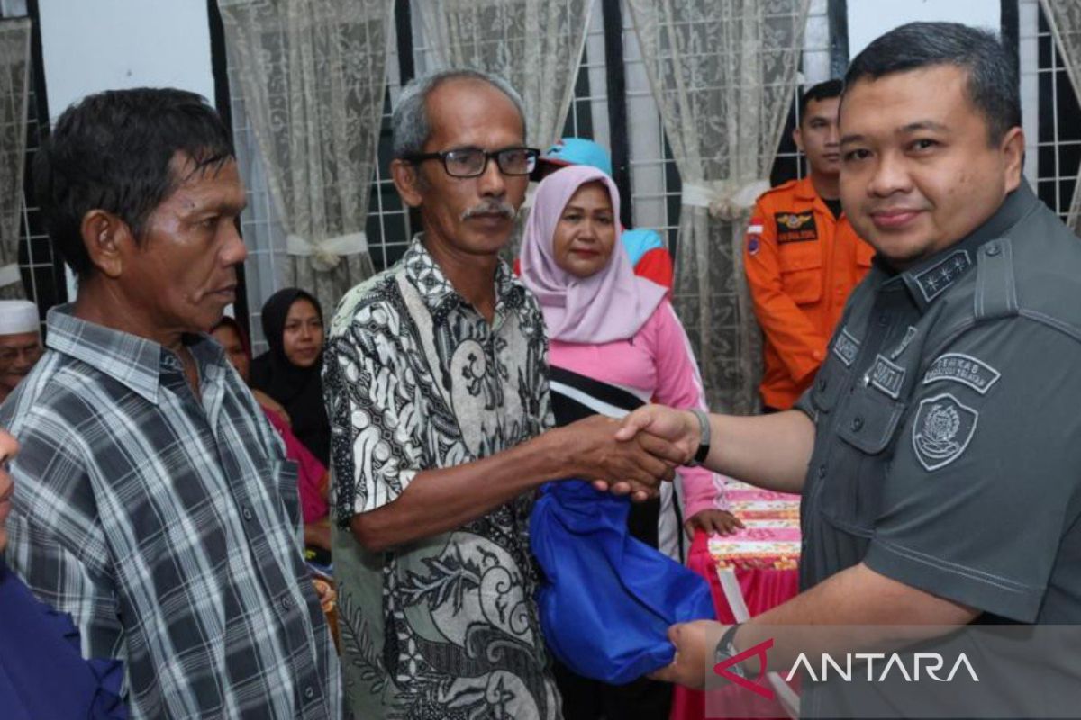 Pemkab Tapsel salurkan bantuan korban banjir Sayur Matinggi