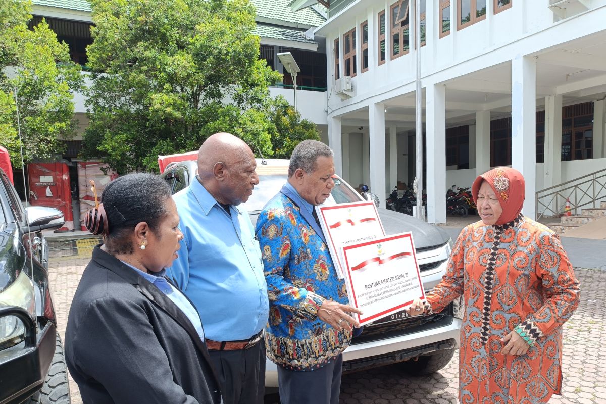 Mensos bantu kendaraan untuk dukung pelayanan gereja di Papua