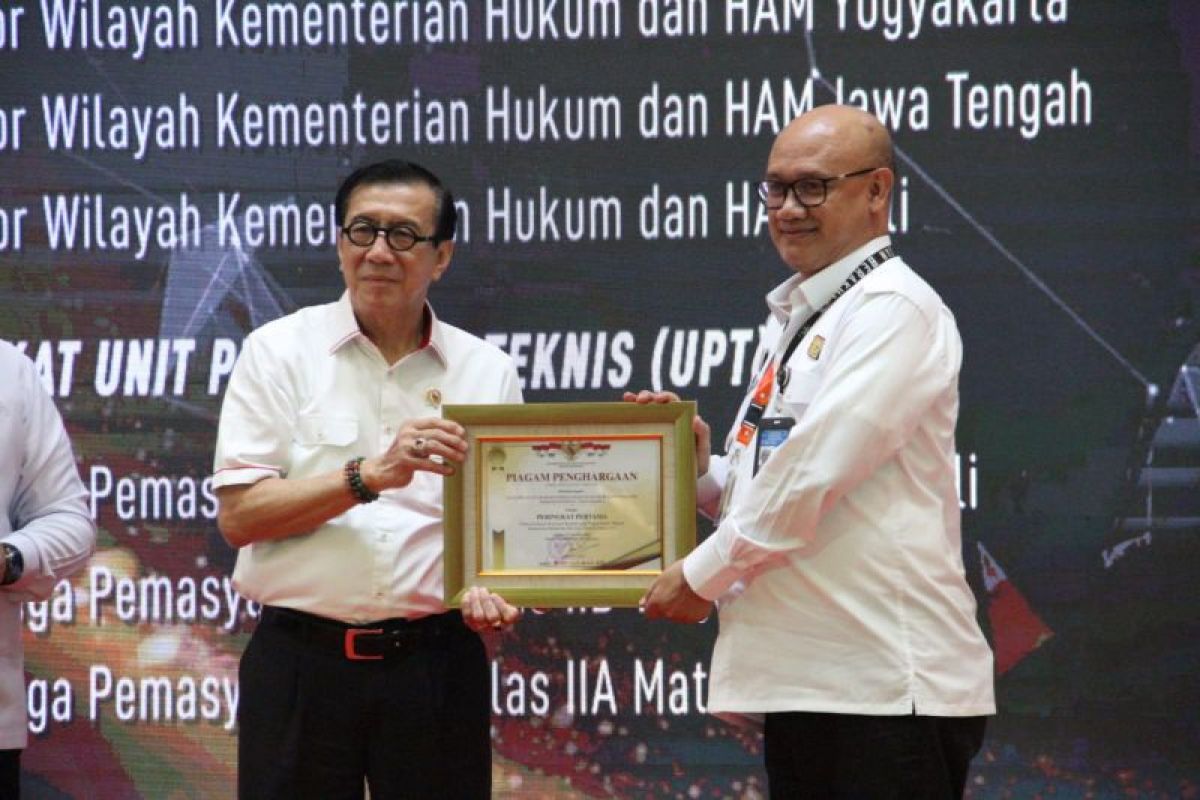 Kanwil Kemenkumham DIY raih penghargaan reformasi birokrasi dan kinerja terbaik dari Menteri Hukum dan HAM