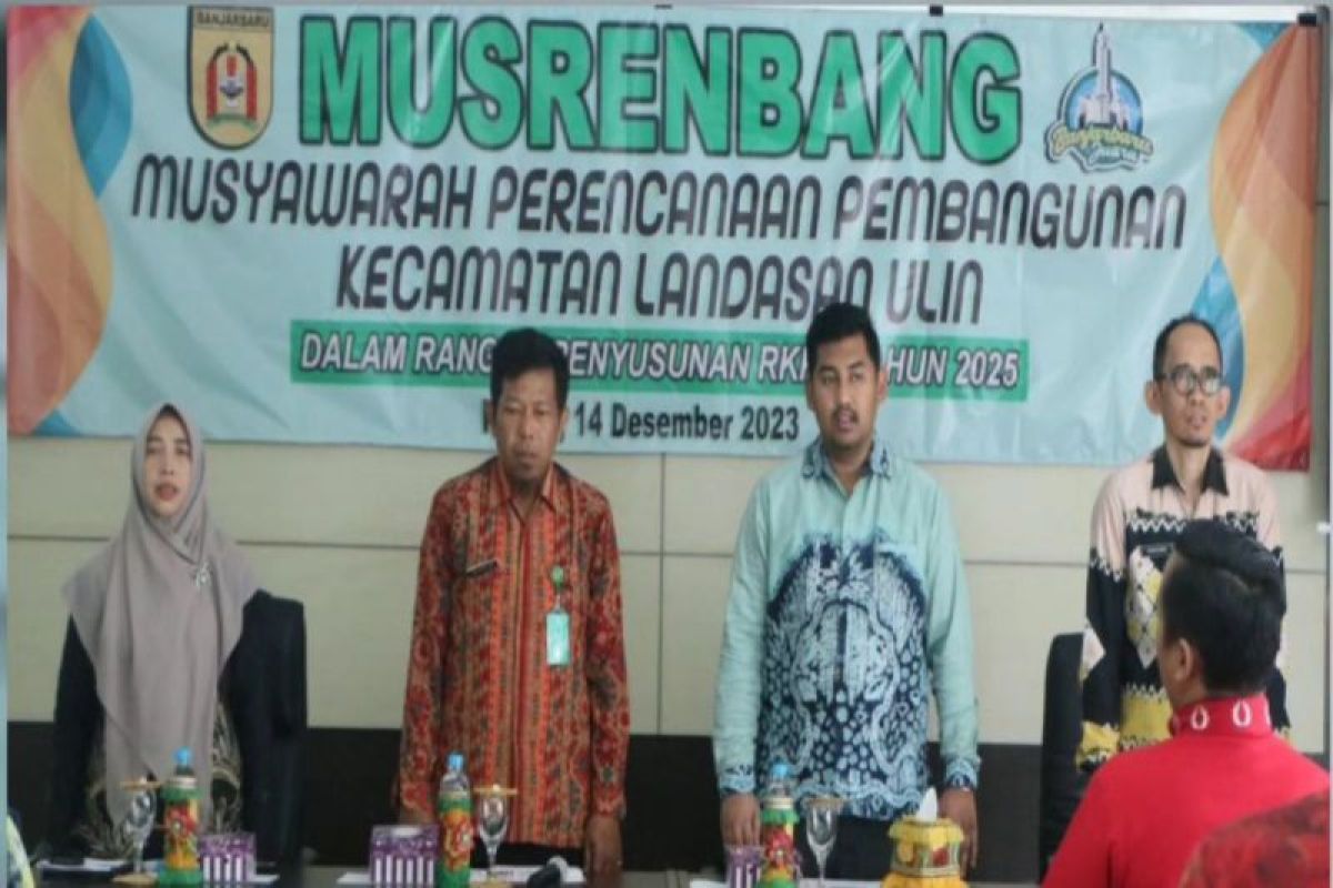 Foto - Ketua dan anggota DPRD Banjarbaru hadiri musrenbang kecamatan