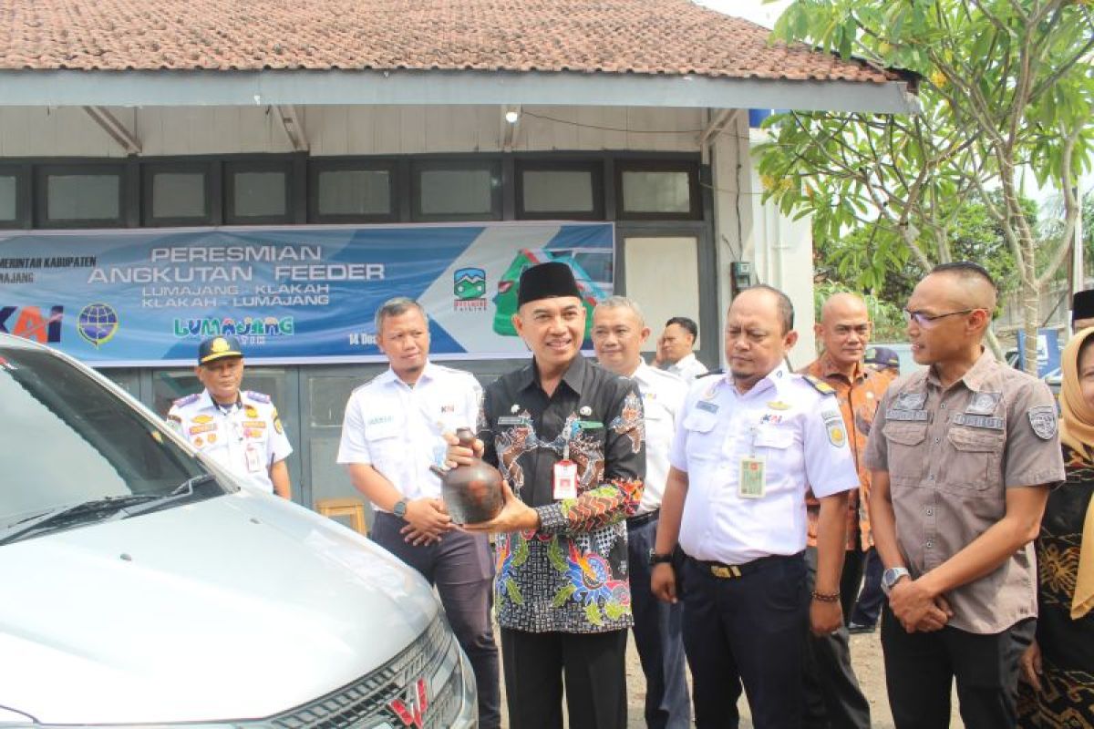 Pemkab Lumajang resmikan angkutan Feeder untuk permudah penumpang KA