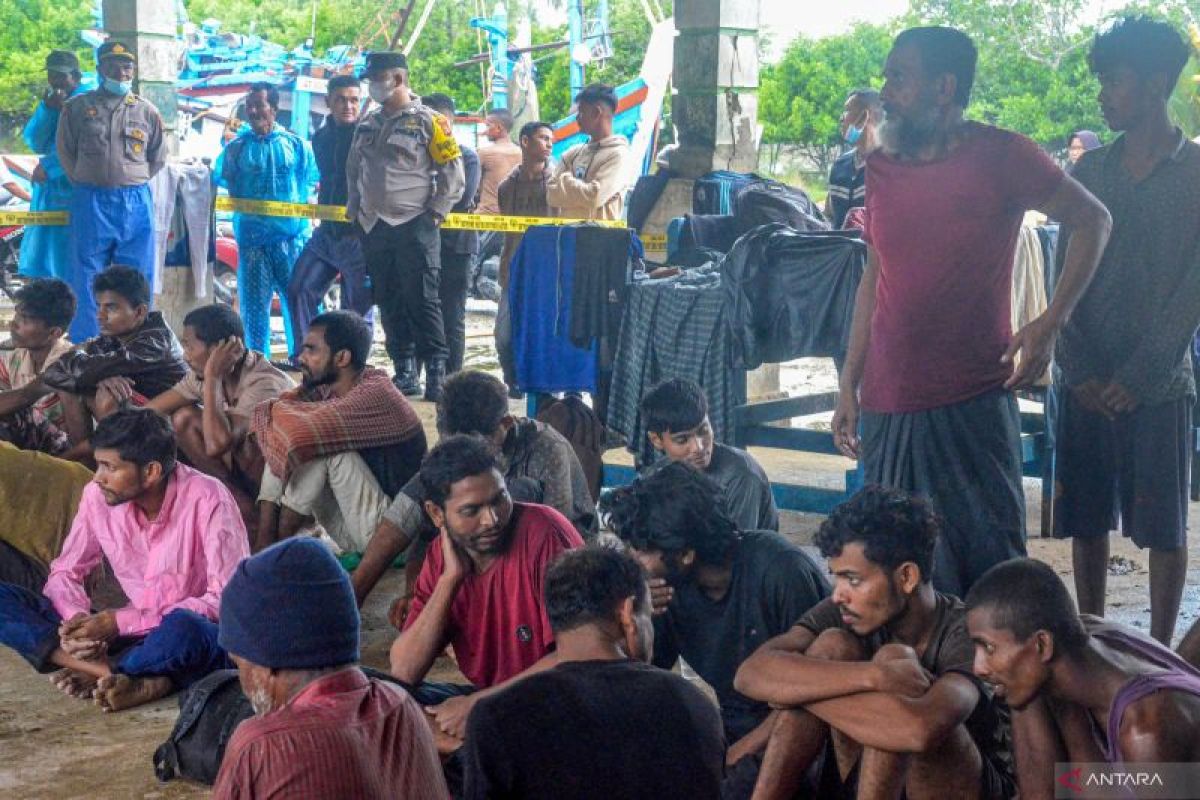 Pengungsi Rohingya yang diduga memiliki KTP mesti ditelisik