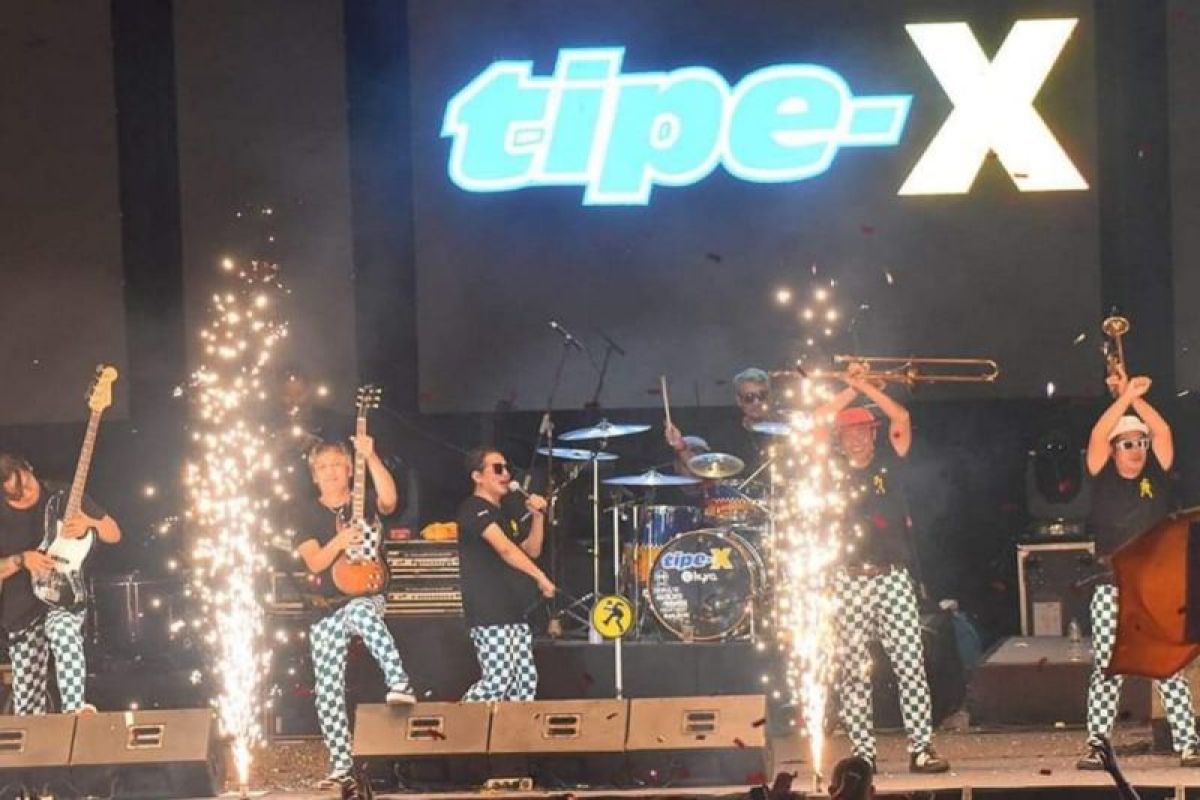 Puncak pesta rakyat Batangahari hadirkan penampilan Band Tipe-X