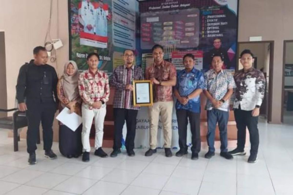 Kemenkumham Sulbar serahkan sertifikasi KIK masakan ikan "Bau Peapi"