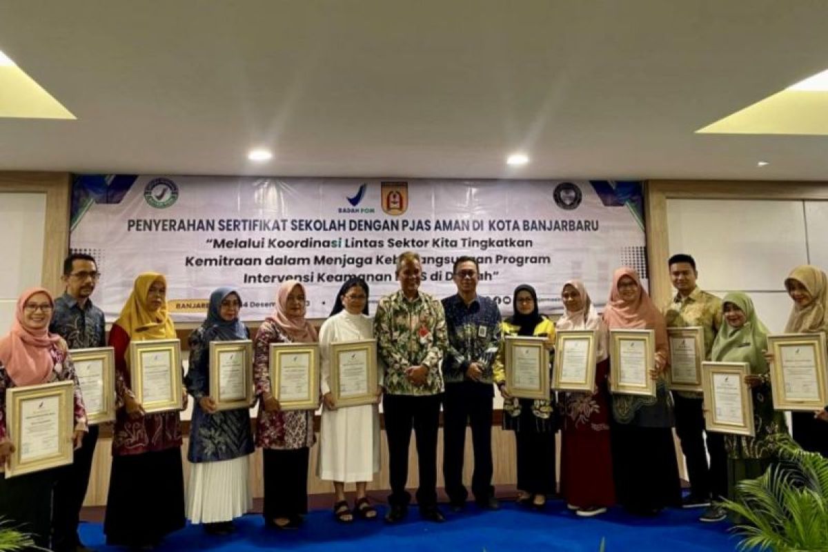BPOM serahkan penghargaan keamanan pangan 12 sekolah di Banjarbaru