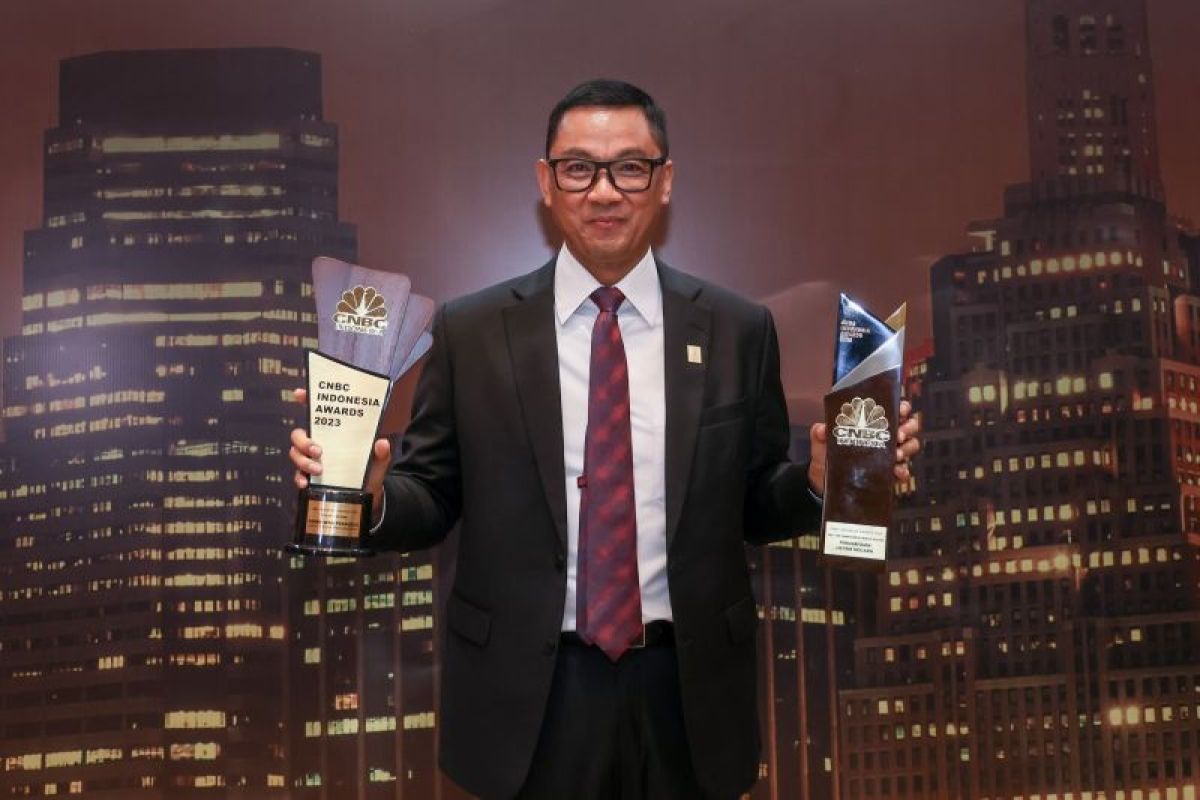 Dirut PLN Darmawan Prasodjo kembali dinobatkan CEO Of The Year