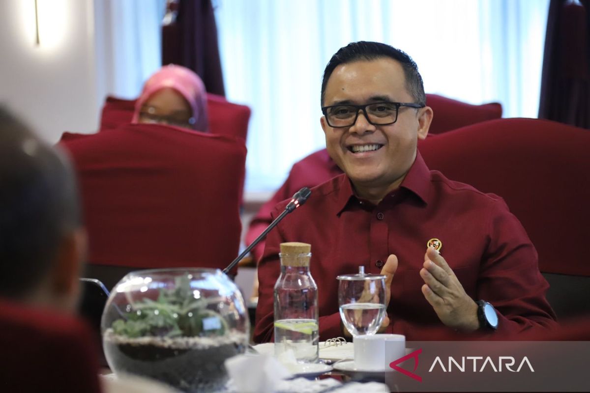 Jokowi tunjuk Menpan RB Azwar Anas jadi menkumham "ad interim"