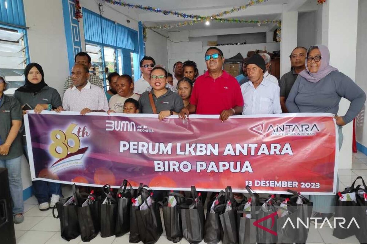 LKBN ANTARA Papua bagi 30 paket hadiah kepada penghuni Yayasan Tunanetra