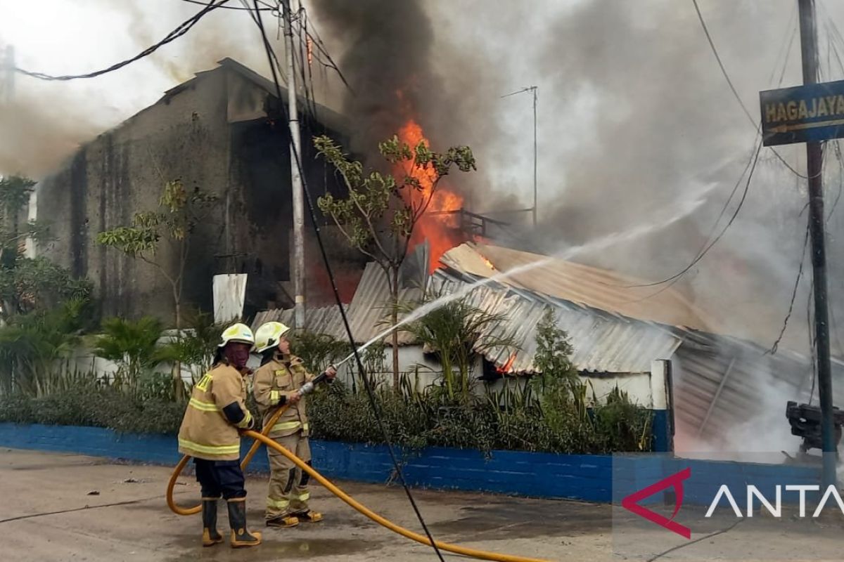 Satu orang tewas akibat kebakaran rumah di Cakung