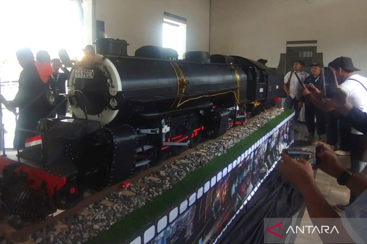 KAI pamerkan miniatur lokomotif uap di Stasiun Garut