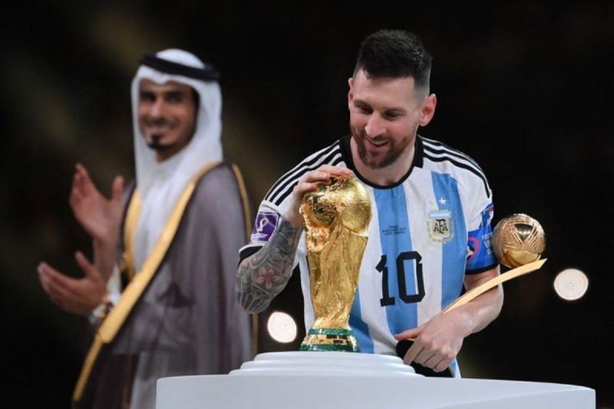 Kaus Messi pada pertandingan Piala Dunia Qatar terjual seharga 7,8 juta dolar AS