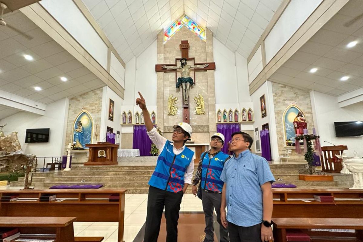PLN tinjau kesiapan pasokan listrik di Gereja Makassar menjelang Natal