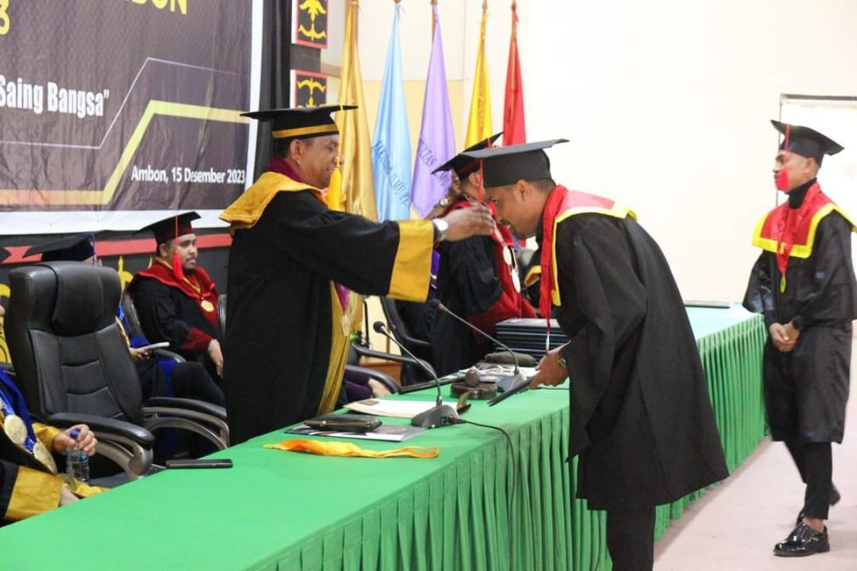 Institut Agama Kristen Negeri Ambon wisuda 101 lulusan sarjana dan magister