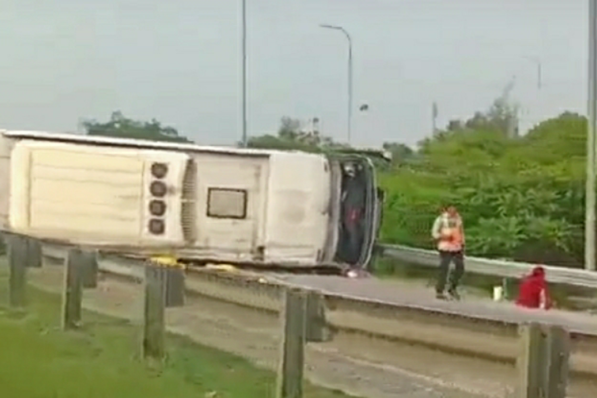 Kecelakaan tunggal di exit tol Cikopo akibatkan 12 orang meninggal