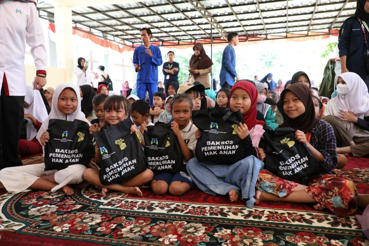 Menteri PPPA serahkan paket bantuan untuk anak Kampung Pemulung Cinere