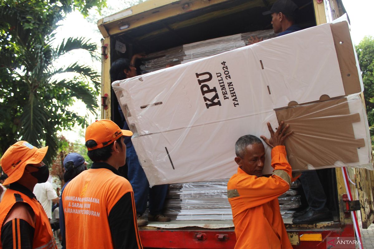 KPU Jakpus Mulai Mendistribusikan Logistik Pemilu - ANTARA News