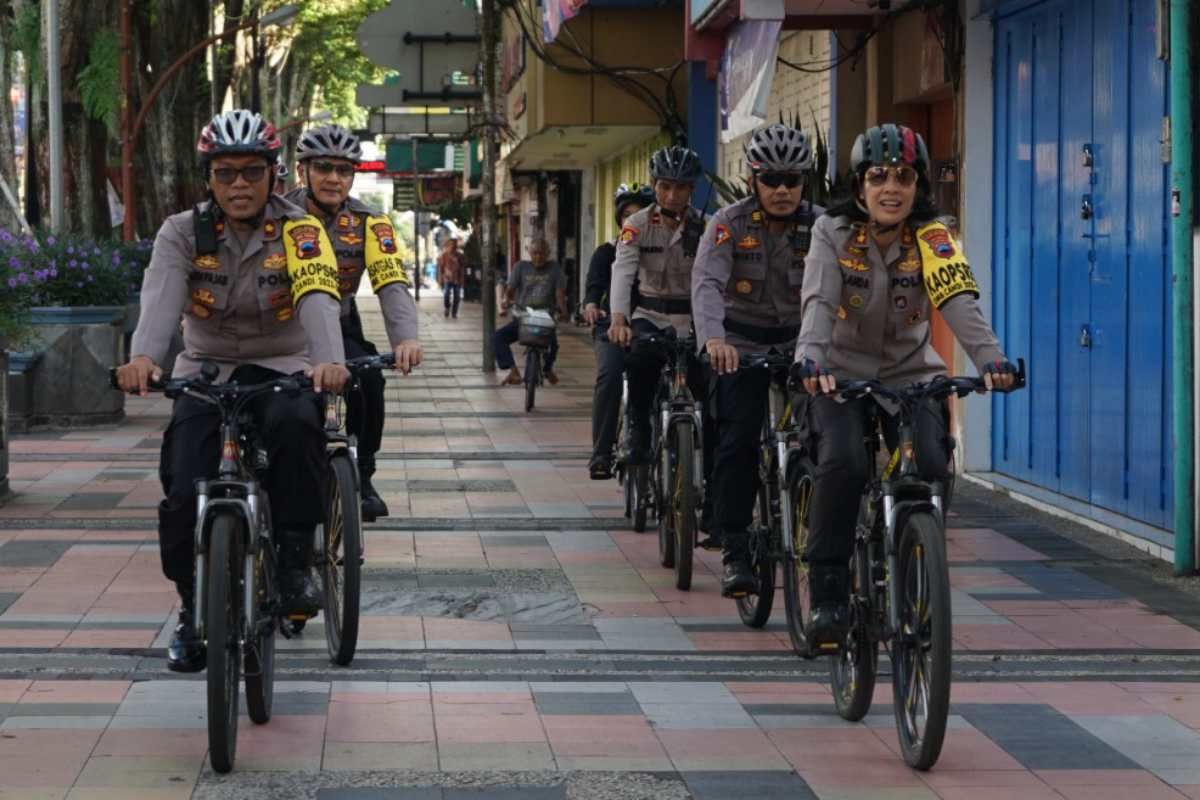 Kapolres Magelang Kota kayuh sepeda dinas pimpin patroli dialogis