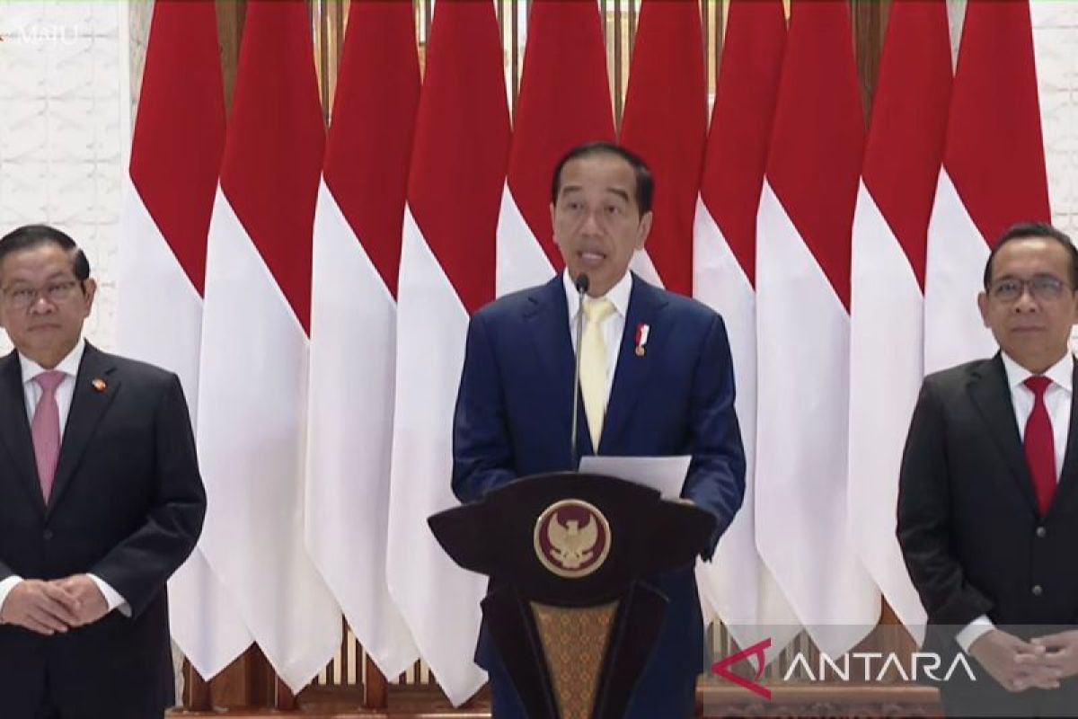 Istana Jelaskan Alasan Presiden Jokowi Pakai Dasi Kuning Ke Jepang ...