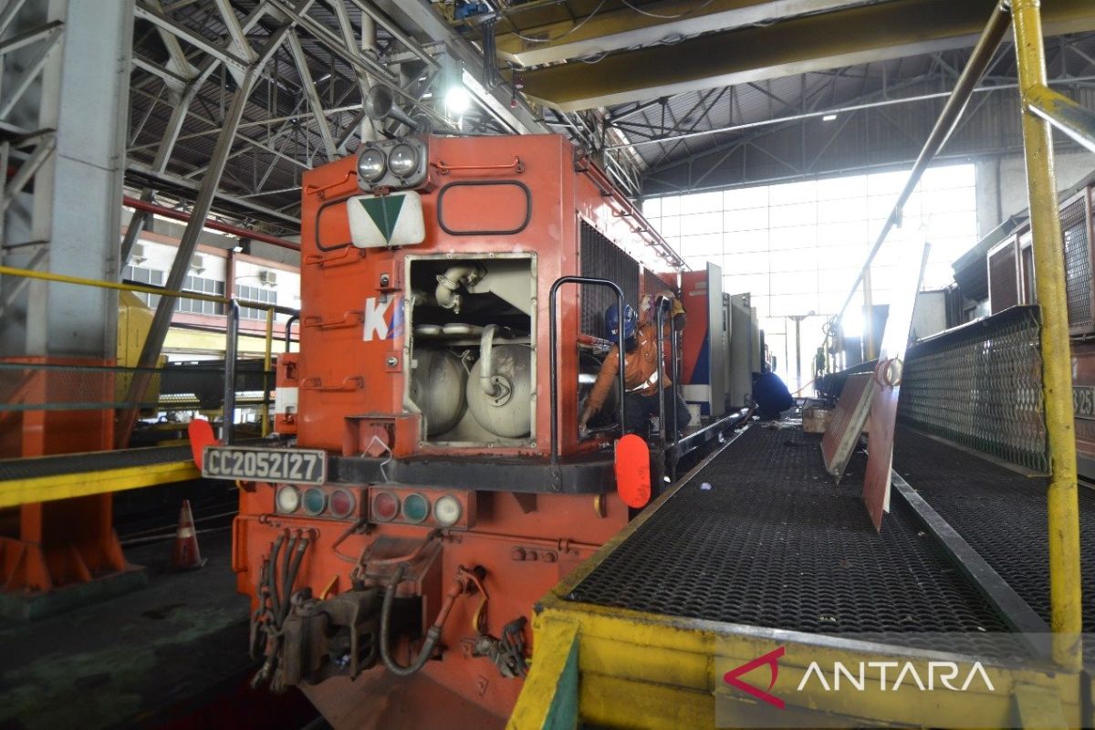 KAI Divre IV Tanjungkarang cek lokomotif jelang Natal dan tahun baru
