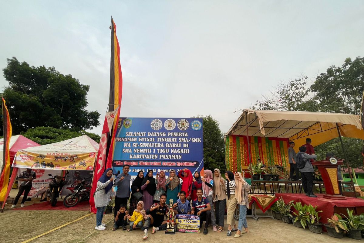 SMA 2 Palembayan juara futsal se-Sumbar, Anggota DPRD Agam beri dukungan