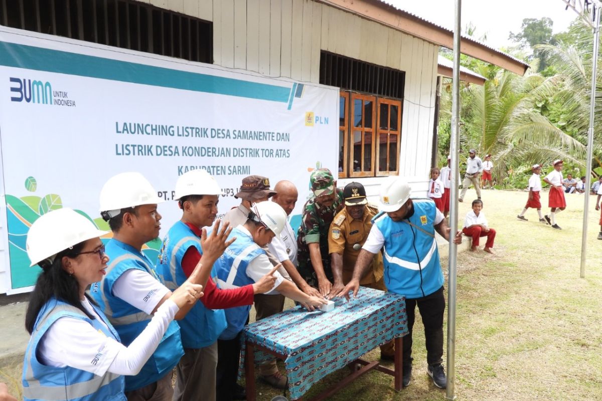 PLN Papua hadirkan energi hijau dua kampung di Kabupaten Sarmi