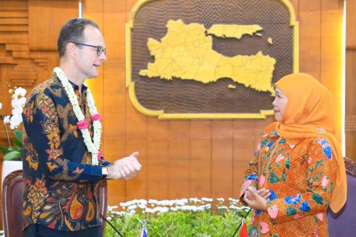East Java governor confirms British cooperation in railway project