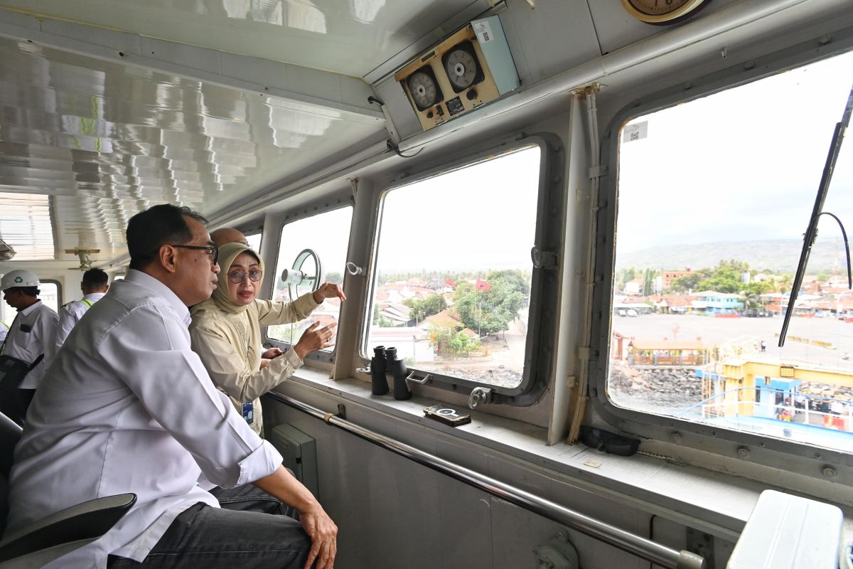 Minister visits Ketapang, Gilimanuk ports to review holiday readiness