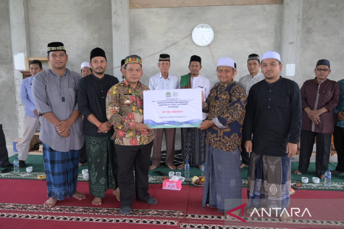 Baitul Mal Aceh Jaya salurkan zakat senif Rp8 miliar